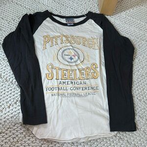 Preowned vintage look girls Junk food Steelers shirt size 8(M)